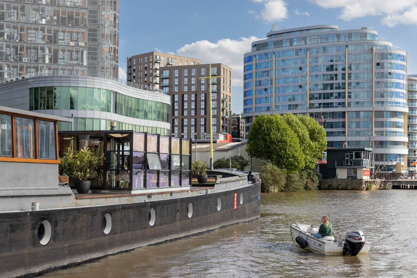 A Houseboat in London Fit For A Family 18 houseboat-london-modern-steel-extension-london-nordroom