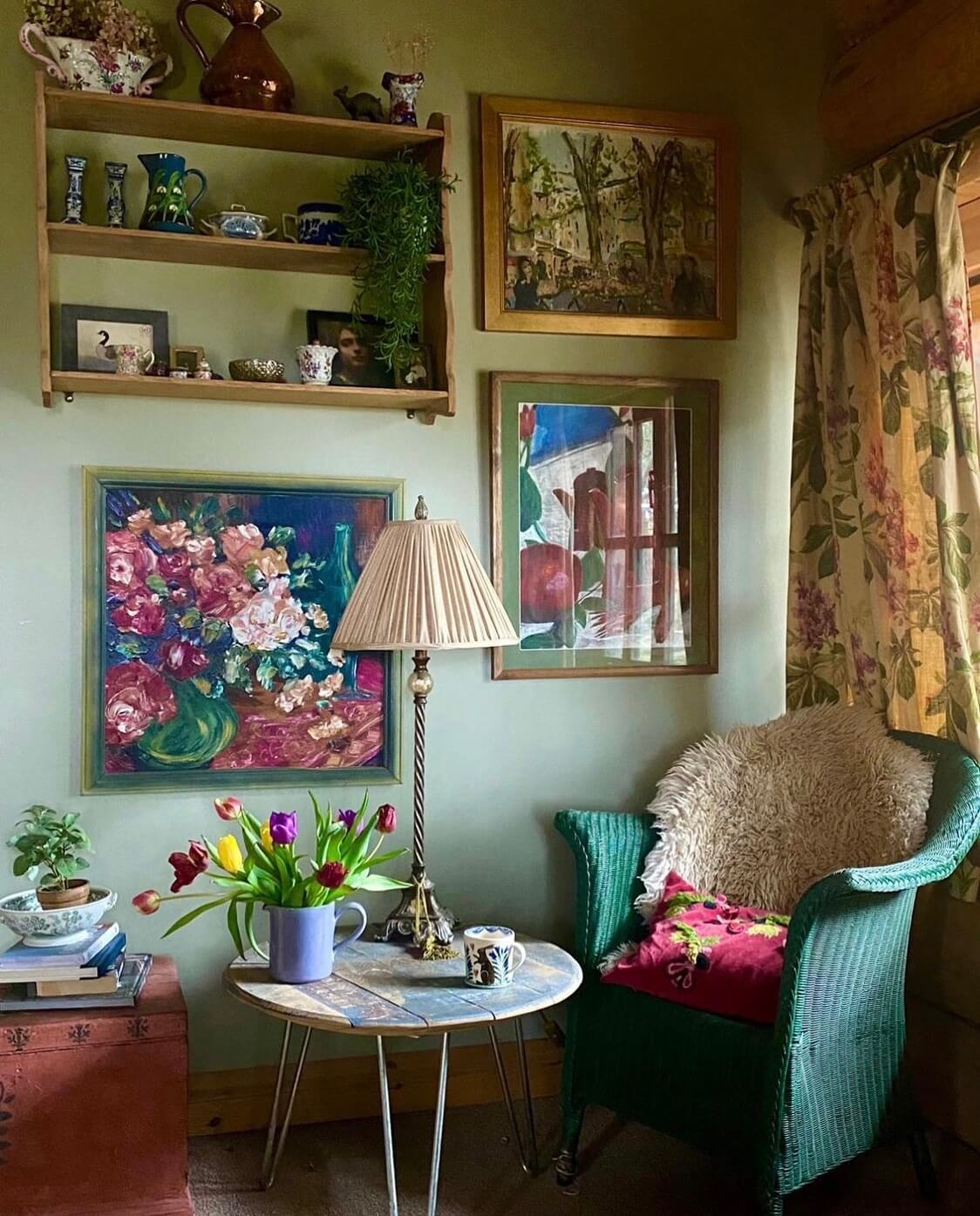 Imrich Lodge: A Cozy Self-Built Log House in the Scottish Highlands 4 imrich-lodge-sitting-room-green-shades-floral-art-nordroom