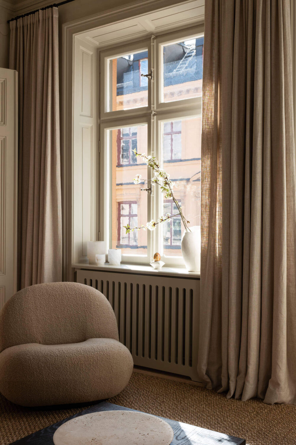 Japandi Interior Design in a Small Nordic Home 5 japandi-serene-living-room-nordroom
