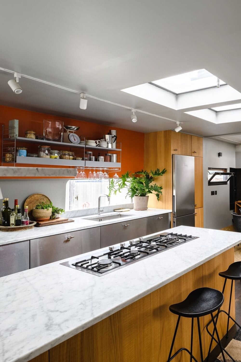 A Houseboat in London Fit For A Family 7 kitchen-skylight-houseboat-london-nordroom