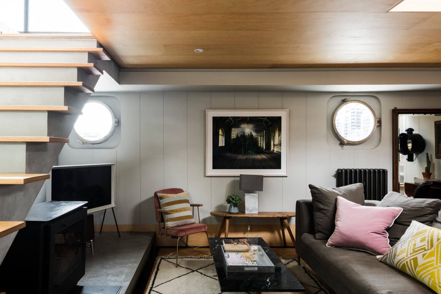 A Houseboat in London Fit For A Family 9 light-gray-living-room-houseboat-london-nordroom