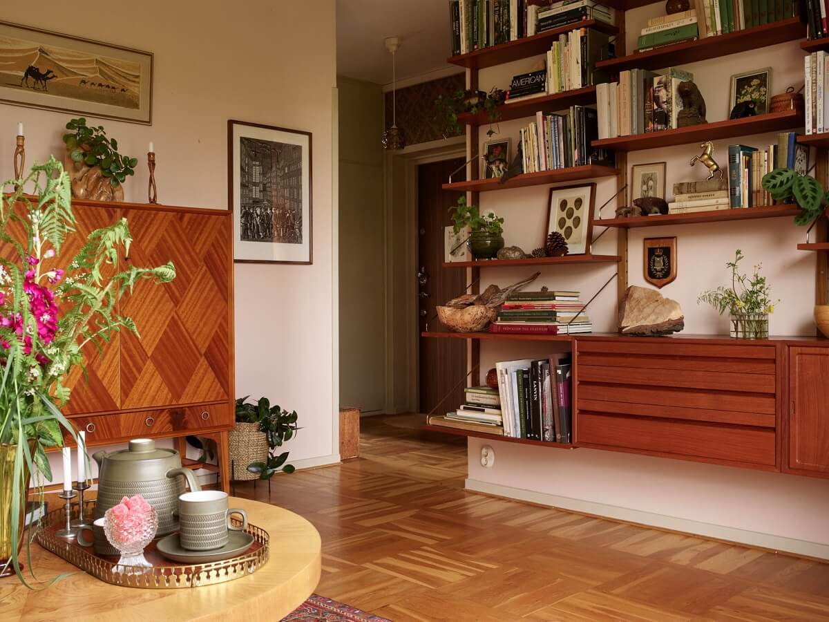 Midcentury Furniture in a Pink and Green Home 15 light pink living room midcentury furniture nordroom Midcentury Furniture in a Pink and Green Home