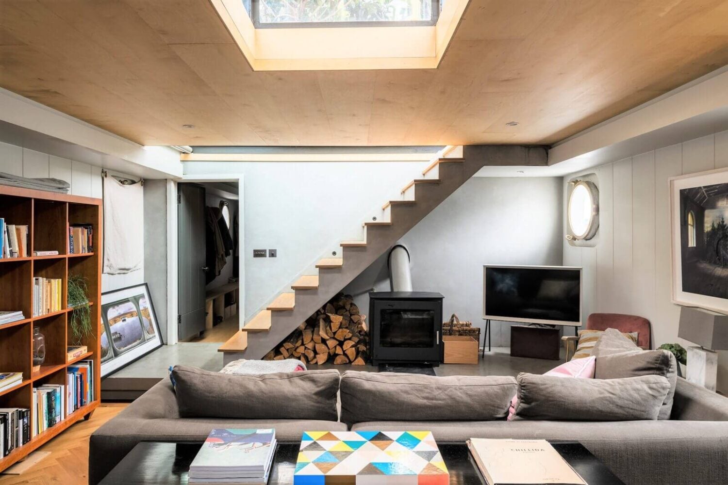 A Houseboat in London Fit For A Family 8 living-room-skylight-houseboat-london-nordroom