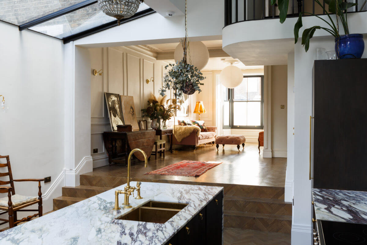 A Georgian Home with Floral Vintage-Style Bathroom 7 open-plan-kitchen-marble-worktop-split-level-nordroom