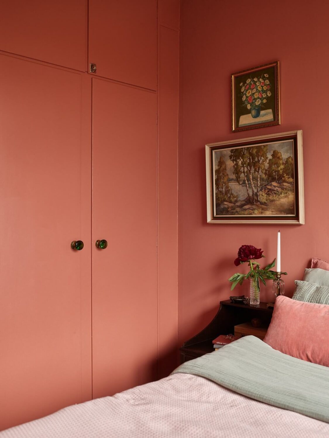 Midcentury Furniture in a Pink and Green Home 18 pink bedroom built in wardrobes nordroom Midcentury Furniture in a Pink and Green Home