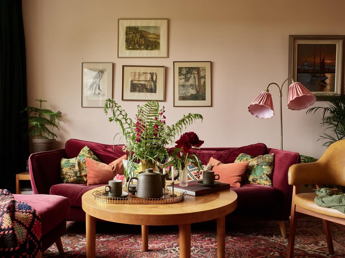 Midcentury Furniture in a Pink and Green Home 10 pink sofa colorful scandi home nordroom Midcentury Furniture in a Pink and Green Home