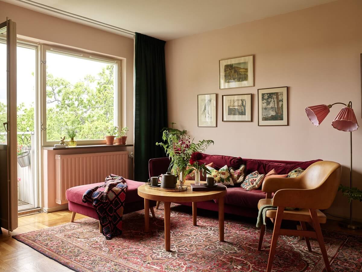 Midcentury Furniture in a Pink and Green Home 9 pink sofa green curtains sitting room nordroom Midcentury Furniture in a Pink and Green Home