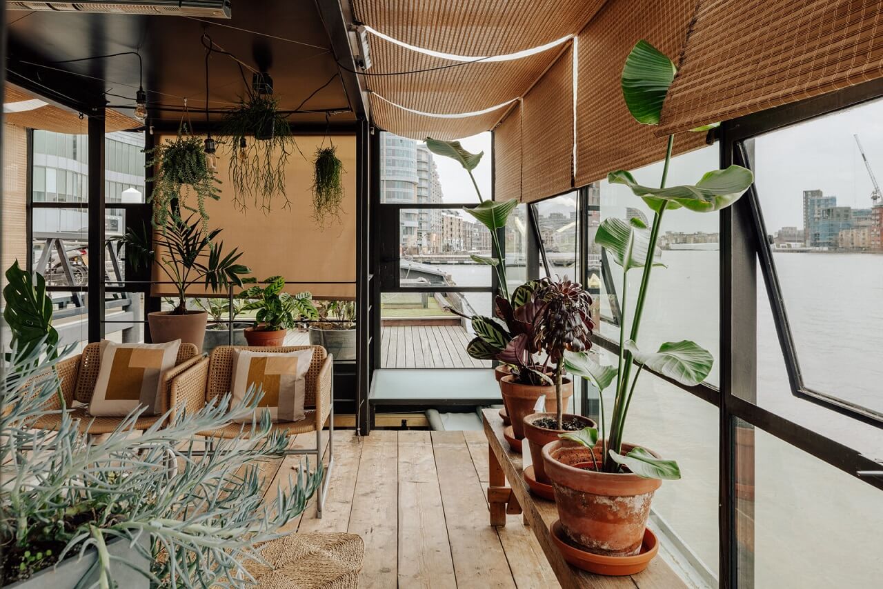 A Houseboat in London Fit For A Family 2 plant-filled-sitting-room-wooden-floor-houseboat-london-nordroom