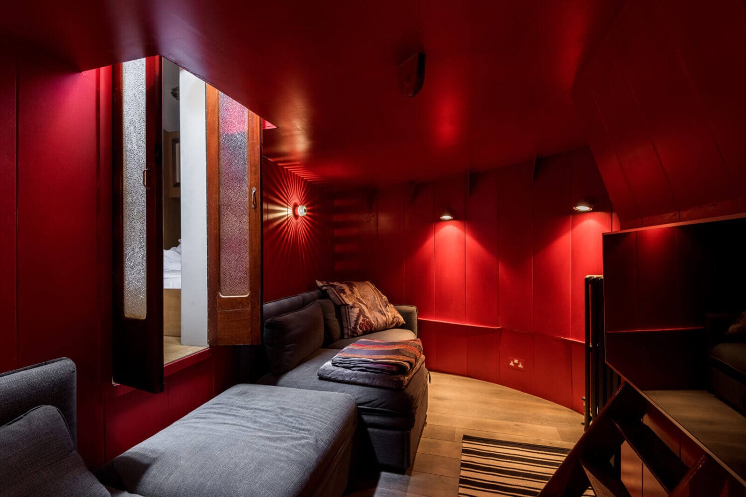 A Houseboat in London Fit For A Family 16 red-home-cinema-houseboat-london-nordroom