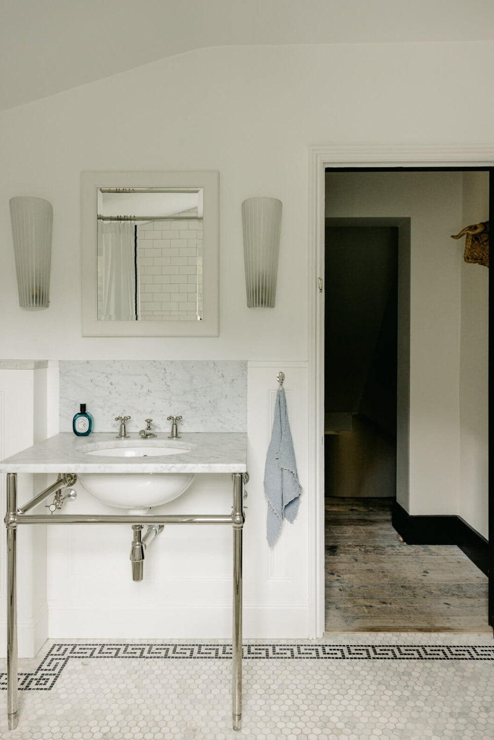A Carefully Restored Victorian House in London 18 small-bathroom-white-tiles-victorian-house-london-nordroom
