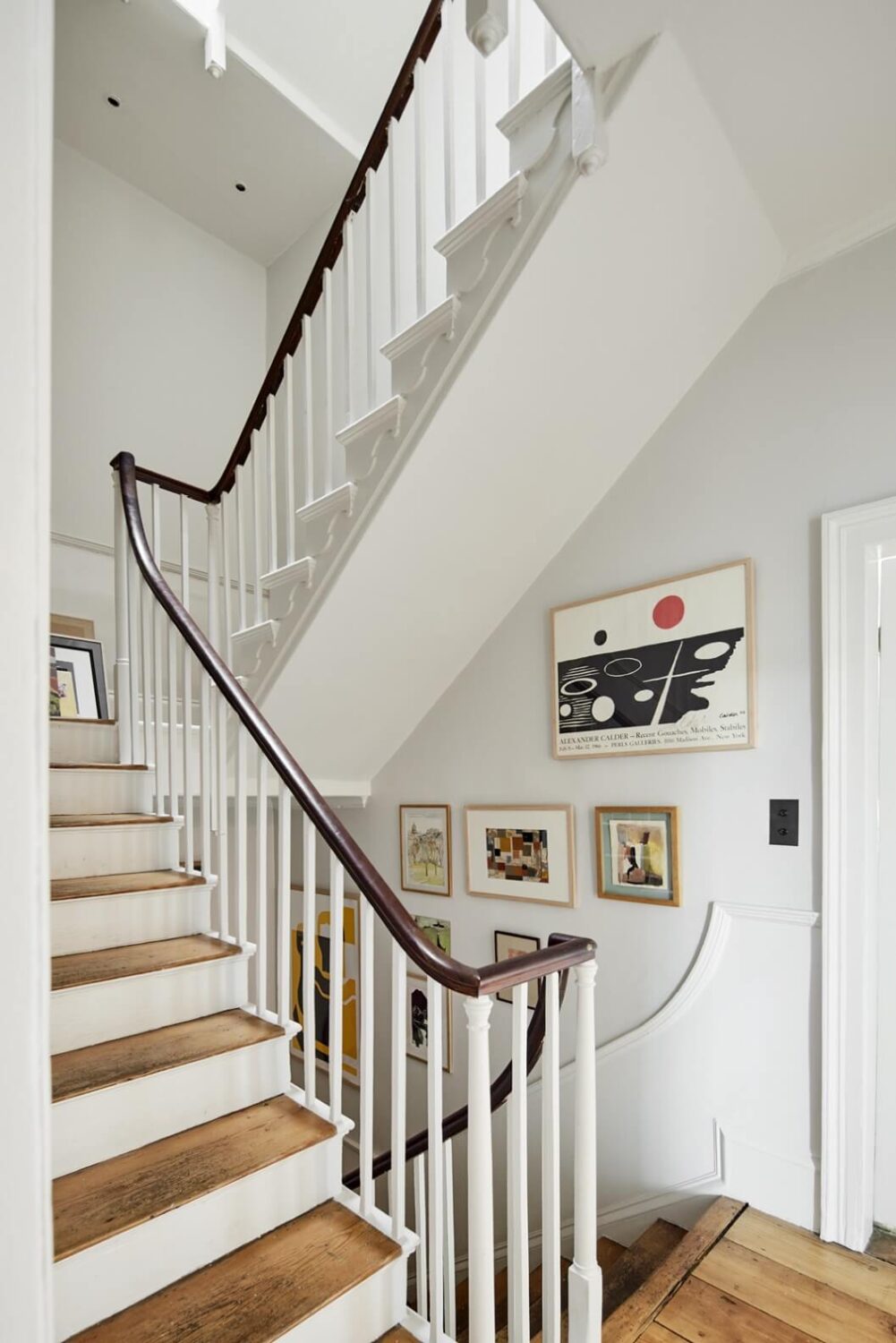 This Georgian Home in London Uses Blue as Accent Color 10 staircase-georgian-home-london-nordroom
