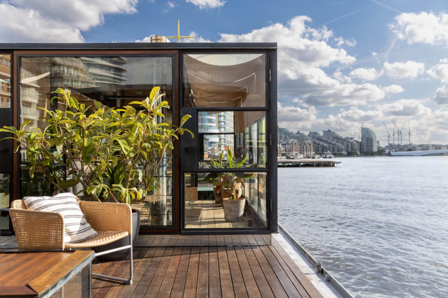 A Houseboat in London Fit For A Family 4 steel-glass-extension-deck-houseboat-london-nordroom