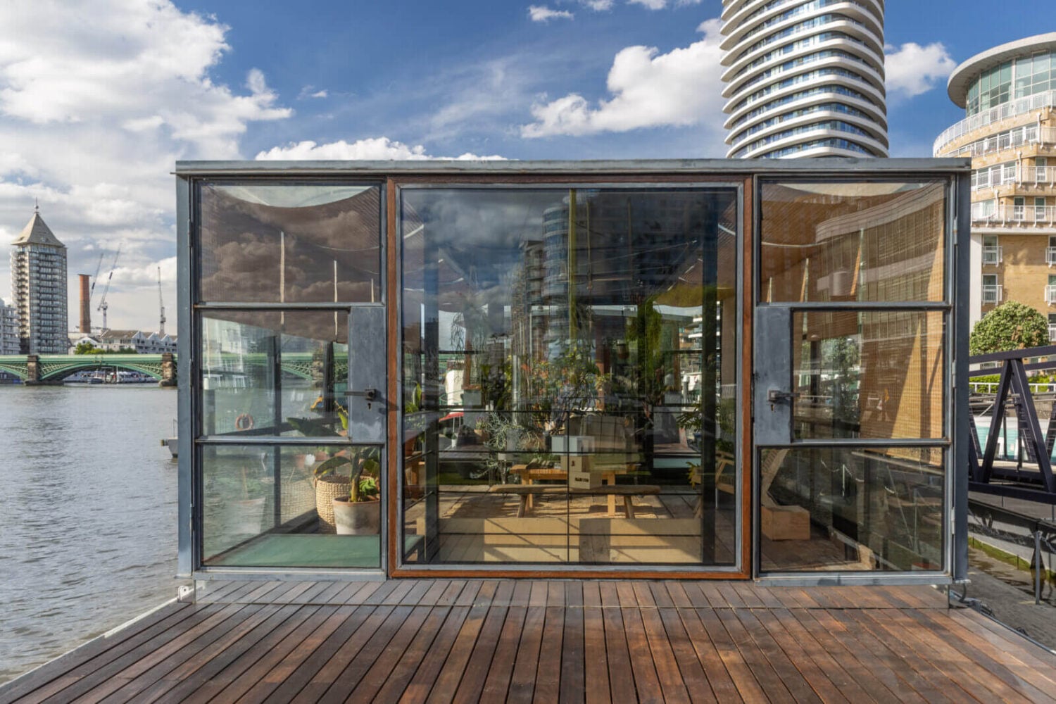 A Houseboat in London Fit For A Family 19 steel-glass-extension-houseboat-lab-architects-nordroom