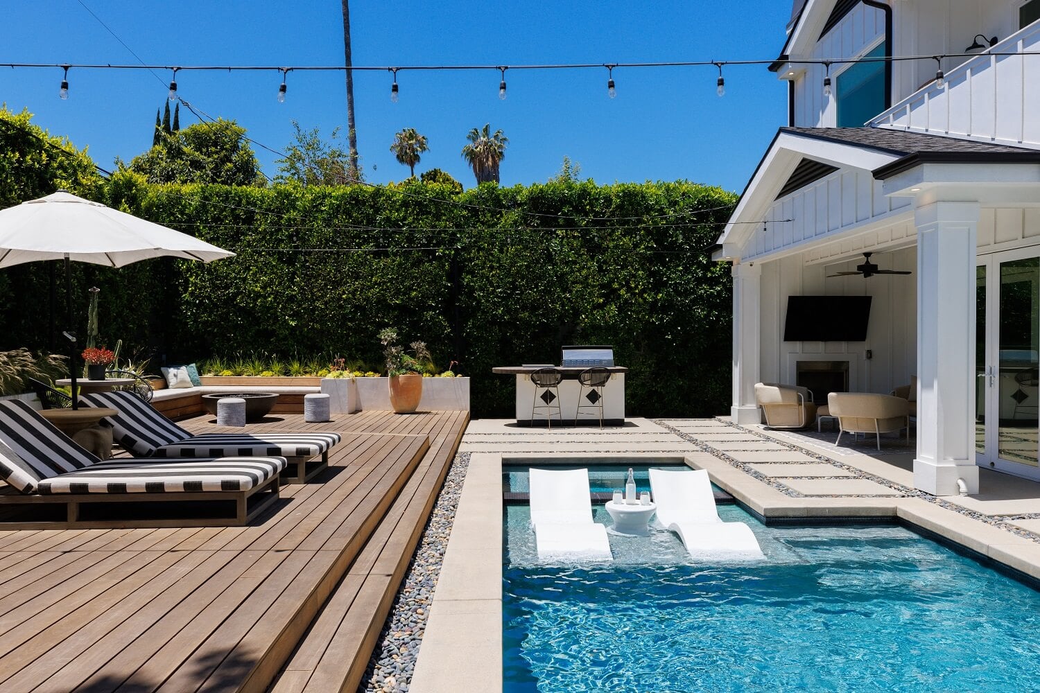 The Los Angeles Home of Emmy Raver-Lampman and Daveed Diggs 24 swimming-pool-terrace-modern-home-daveed-diggs-emmy-raver-lampman-nordroom