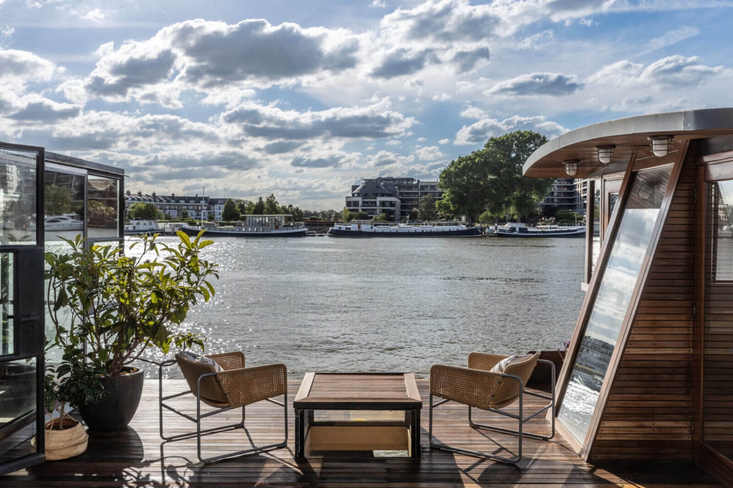 A Houseboat in London Fit For A Family 17 terrace-family-home-houseboat-london-nordroom