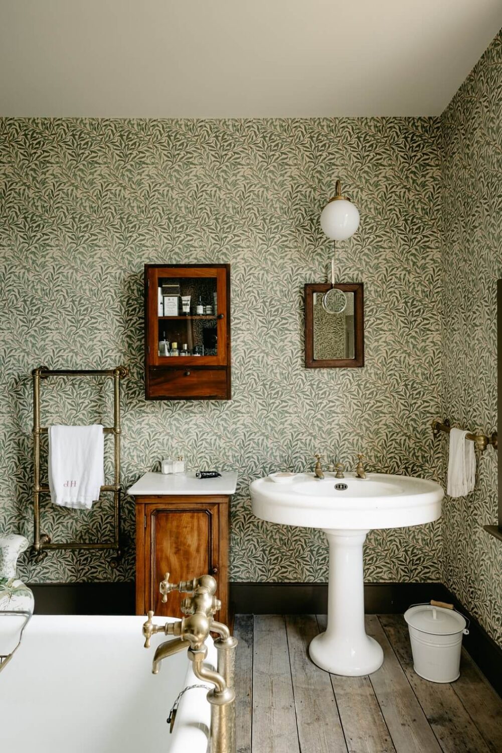 A Carefully Restored Victorian House in London 24 vintage-bathroom-wooden-floor-william-morris-willow-wallpaper-nordroom