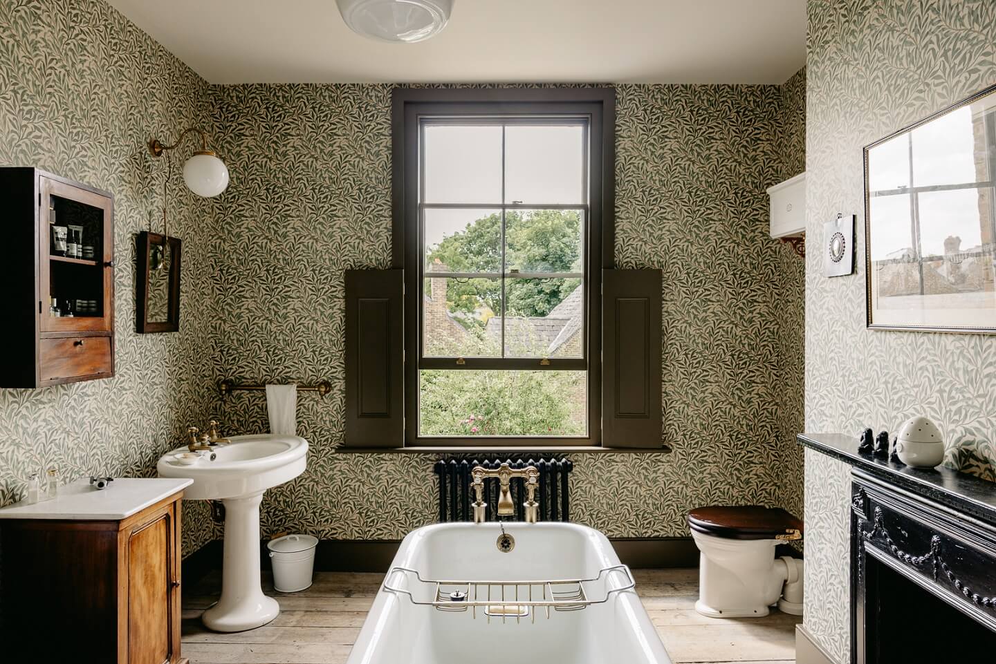 A Carefully Restored Victorian House in London 23 vintage-master-bathroom-william-morris-willow-wallpaper-freestanding-bath-nordroom
