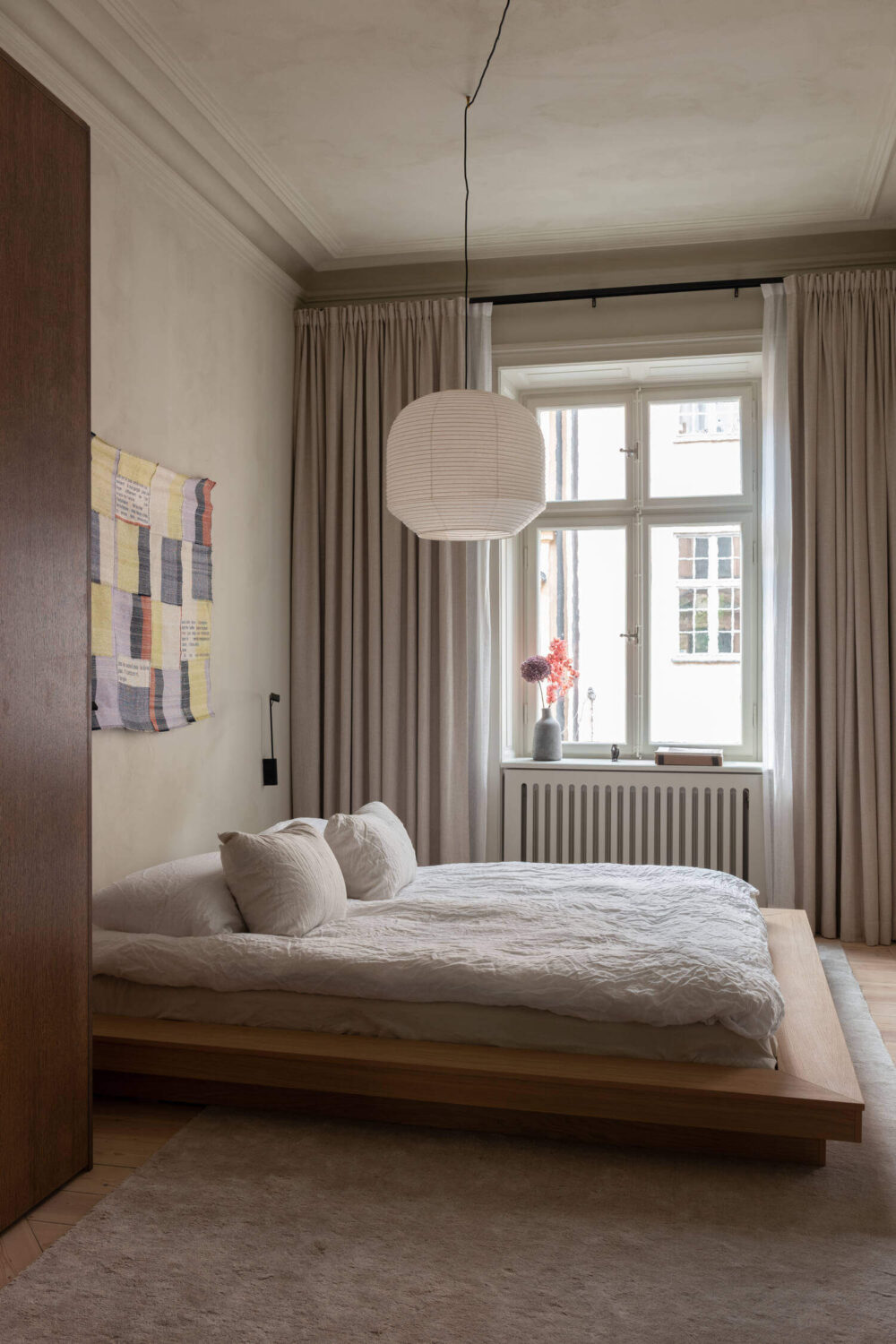 Japandi Interior Design in a Small Nordic Home 9 wooden-platform-bed-wabi-sabi-japandi-design-nordroom