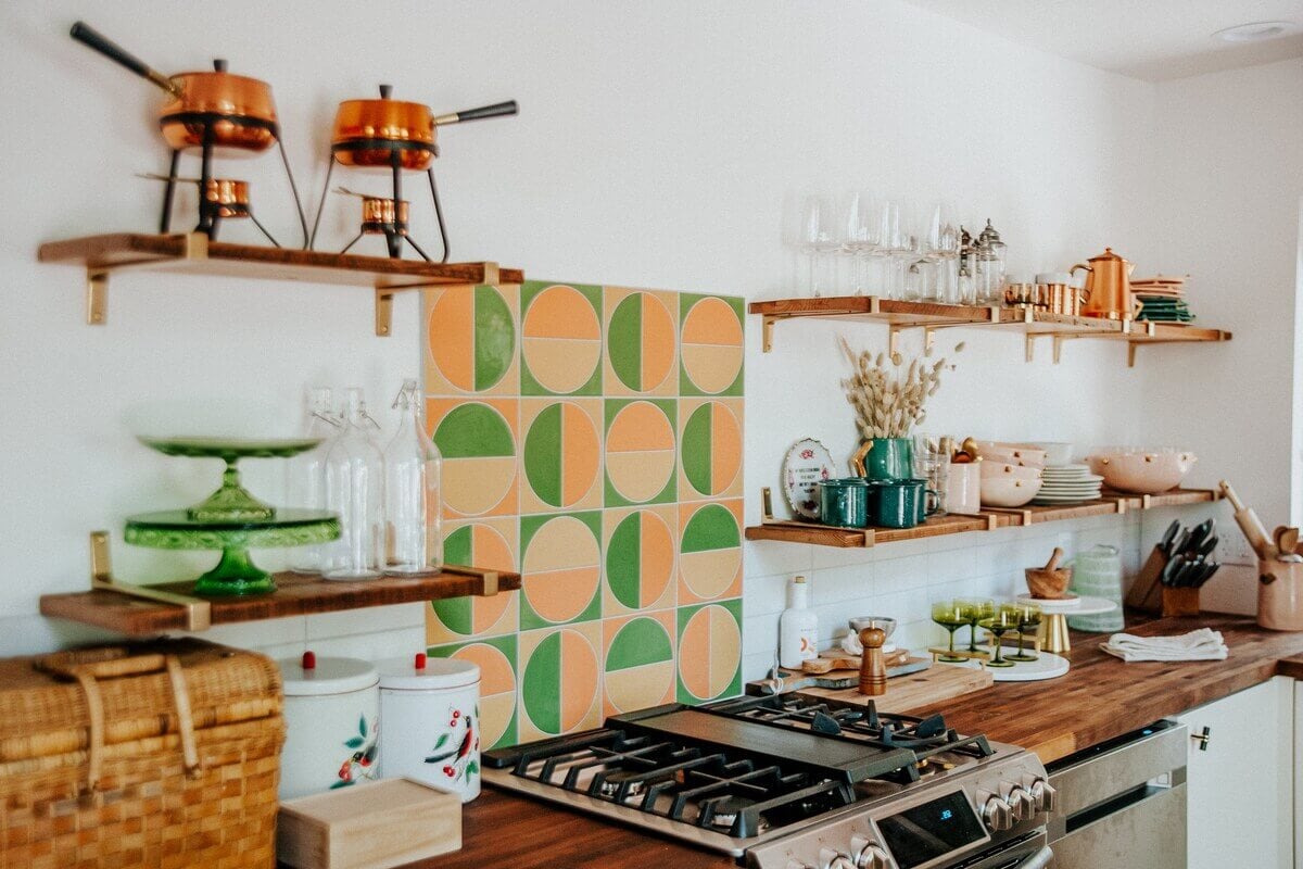 The Kitchy Cabin: A Lovely Airbnb Home in California 7 yellow-green-tiles-kitchen-open-shelves-midcentury-cabin-california-nordroom