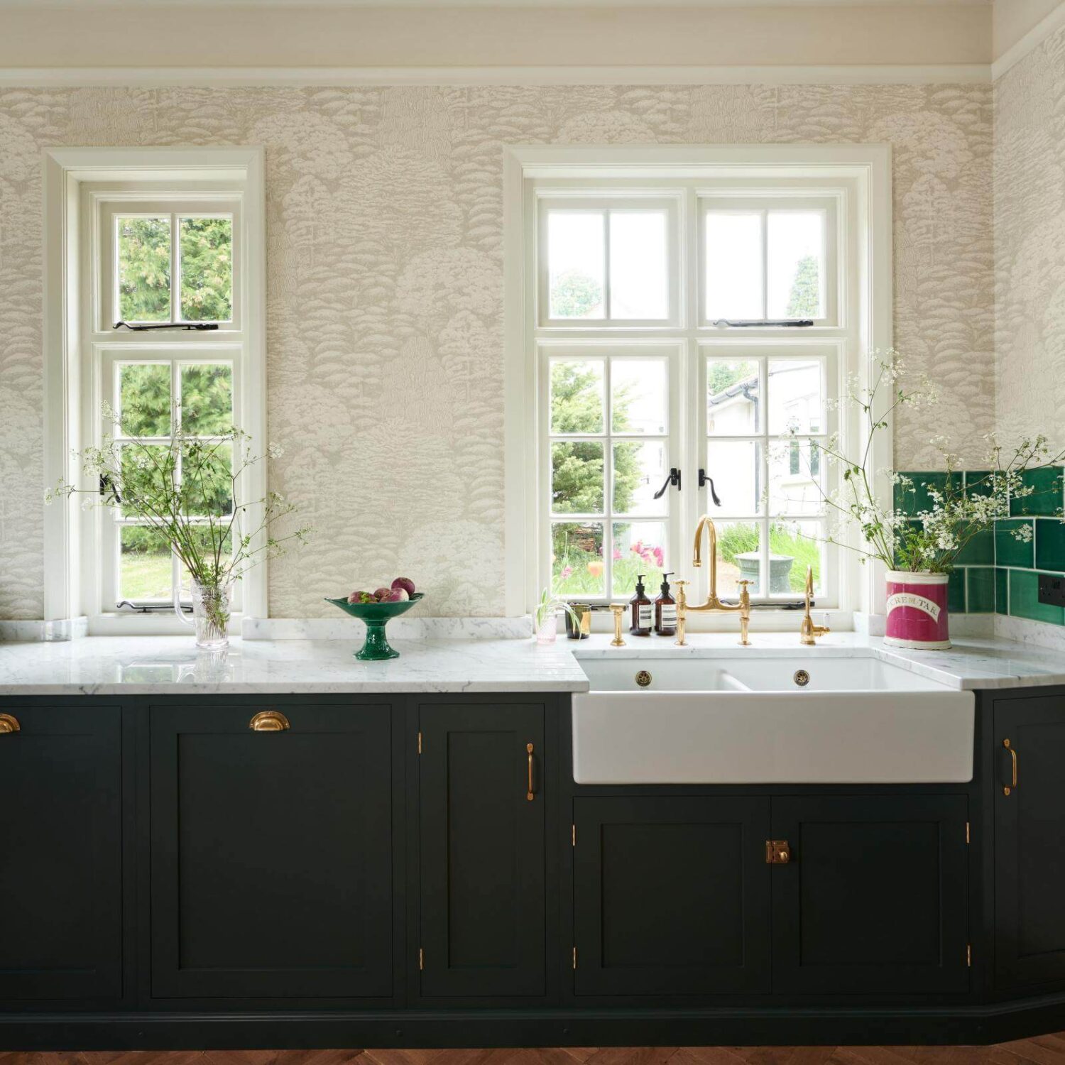 Zoe Ball's Dark Green deVOL Shaker Kitchen 7 zoe-ball-devol-shaker-kitchen-dark-green-cabinets-nordroom