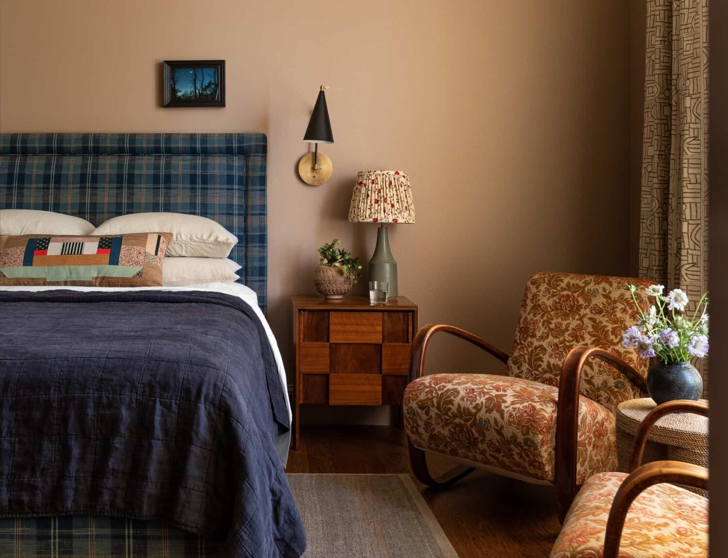 A Warm Family Home on Fox Island 27 Heidi-Caillier-Design-high-end-interior-designer-plaid-bed