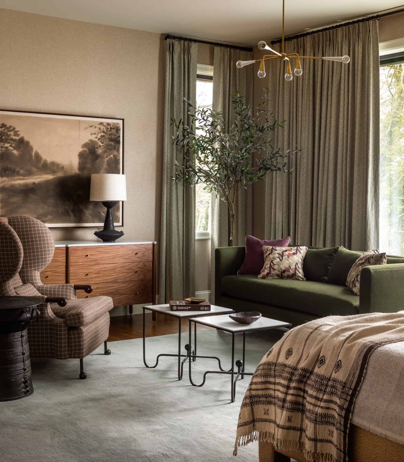 Great Living Room Bedroom Combo Ideas (Layout Tips + Styling) 7 Heidi-Caillier-Design-interior-designer-home-decor-primary-bedroom-modern-traditional-wallpaper