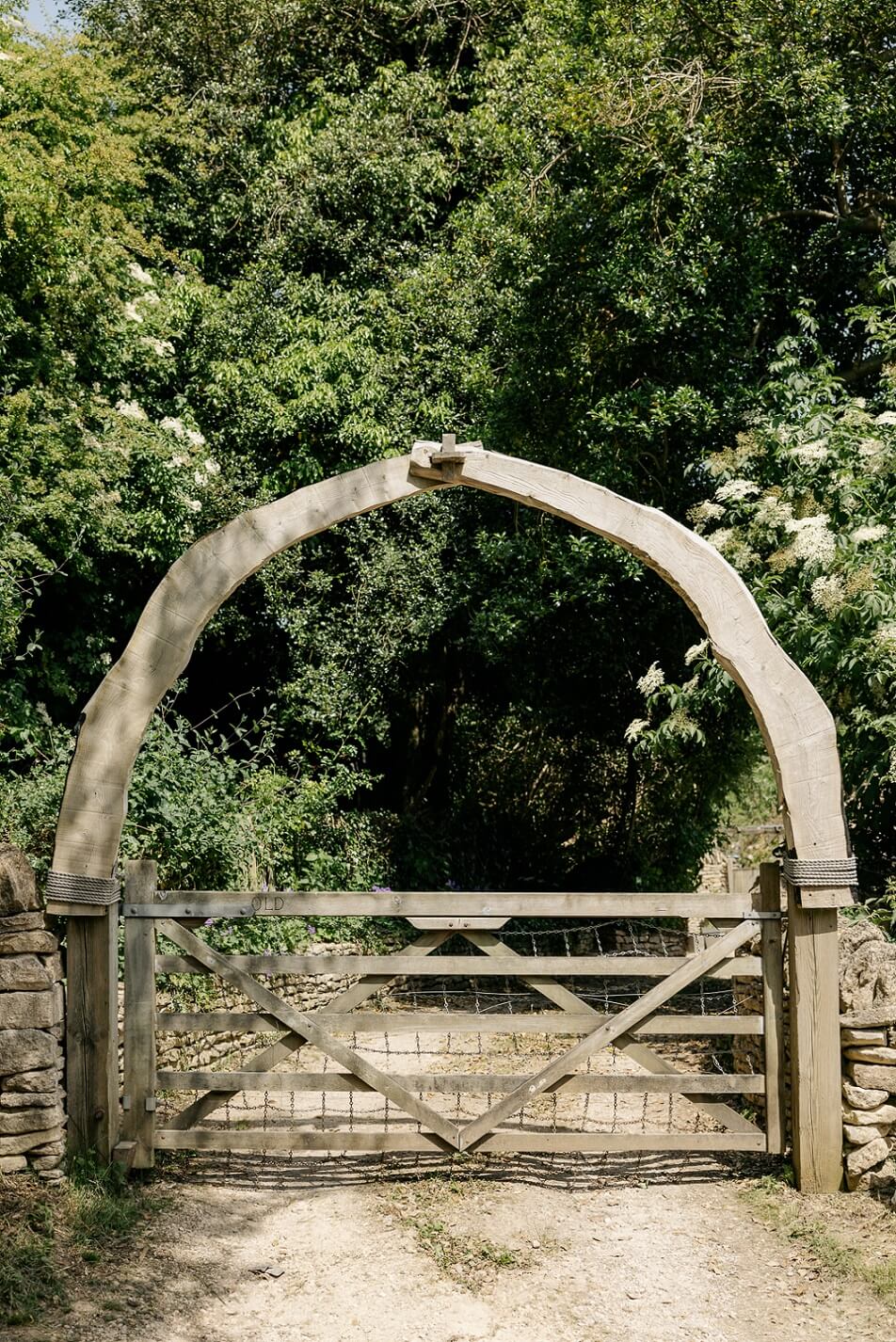 A Warm Church Conversion in England 24 arched-gate-church-conversion-nordroom
