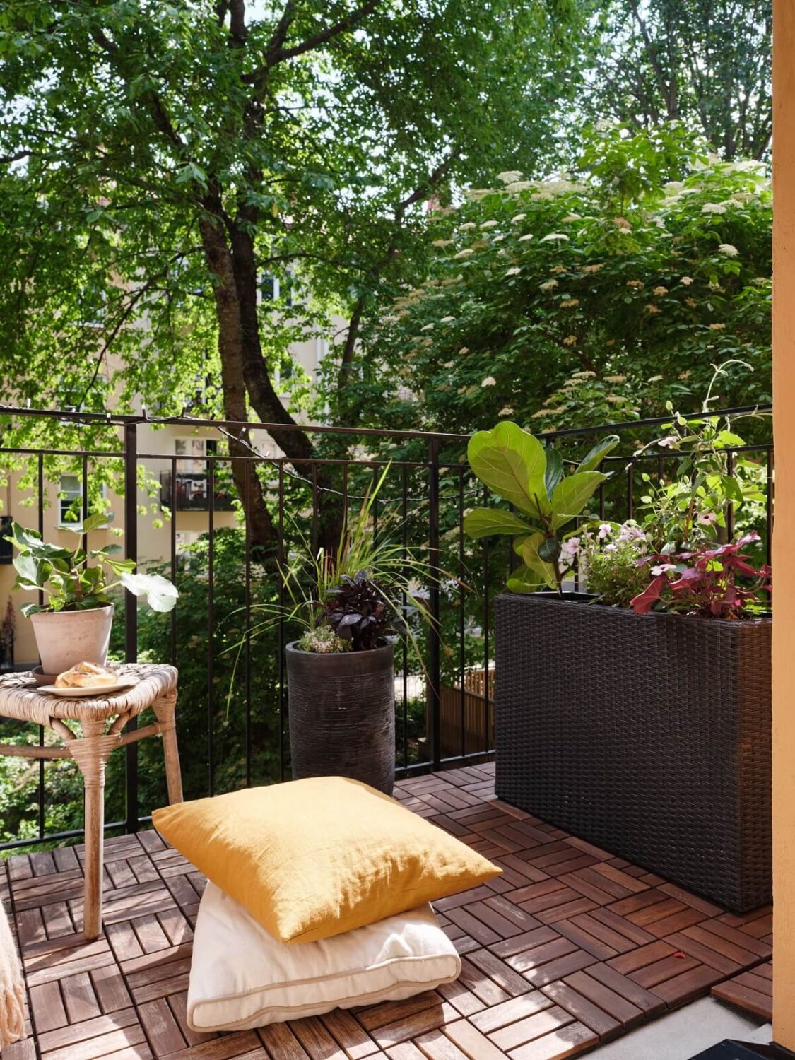 A Light Pink and Gray Nordic Home 28 balcony-green-courtyard-nordic-home-nordroom