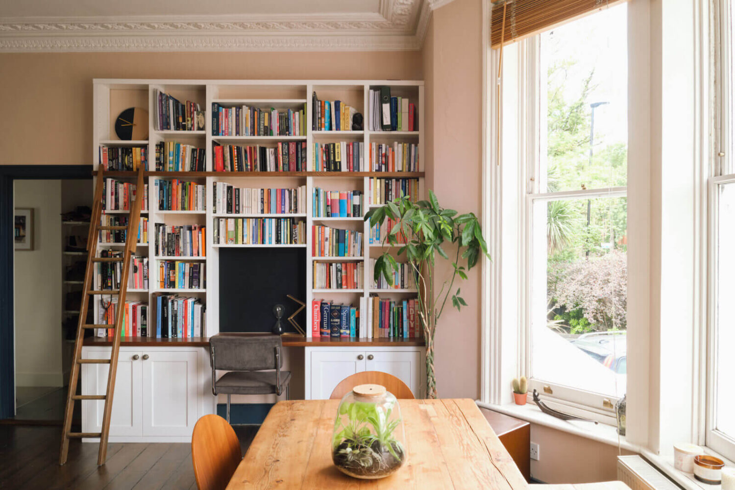 A Pink and Blue London Apartment 3 bay-window-dining-table-bookcase-desk-nordroom