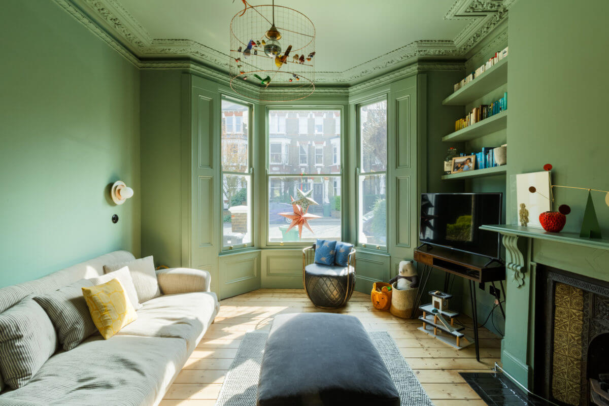 A Combination of Styles and Color in a London Townhouse 13 bay-window-wooden-floor-green-sitting-room-victorian-house-london-nordroom