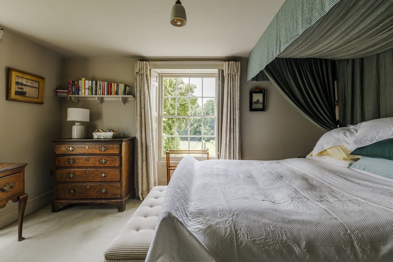 A Cozy Restored Country House in England 25 bedroom-canopy-country-house-england-nordroom
