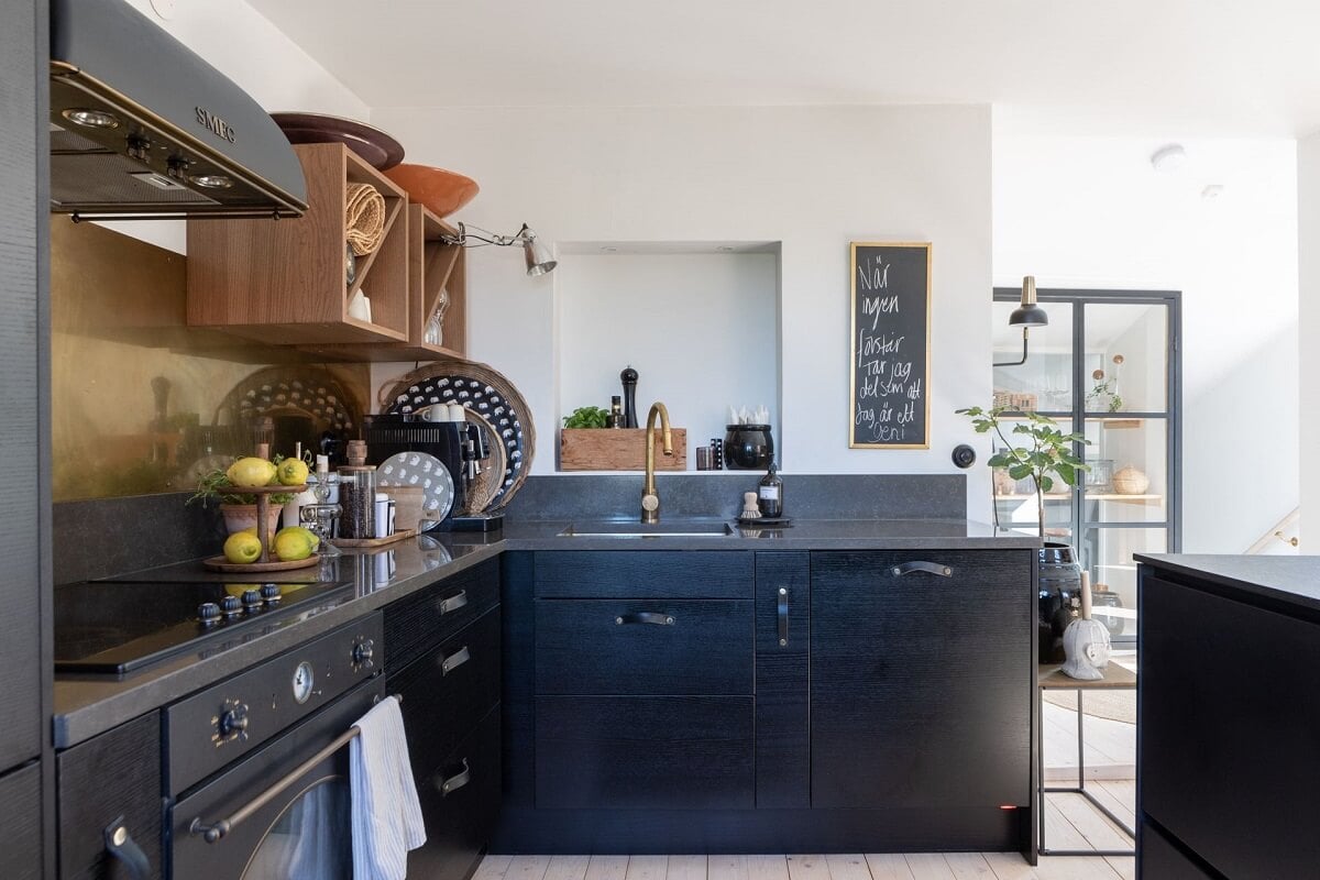 A Monochrome Nordic Home with Cozy Courtyard 6 black-scandinavian-kitchen-monochrome-home-nordroom