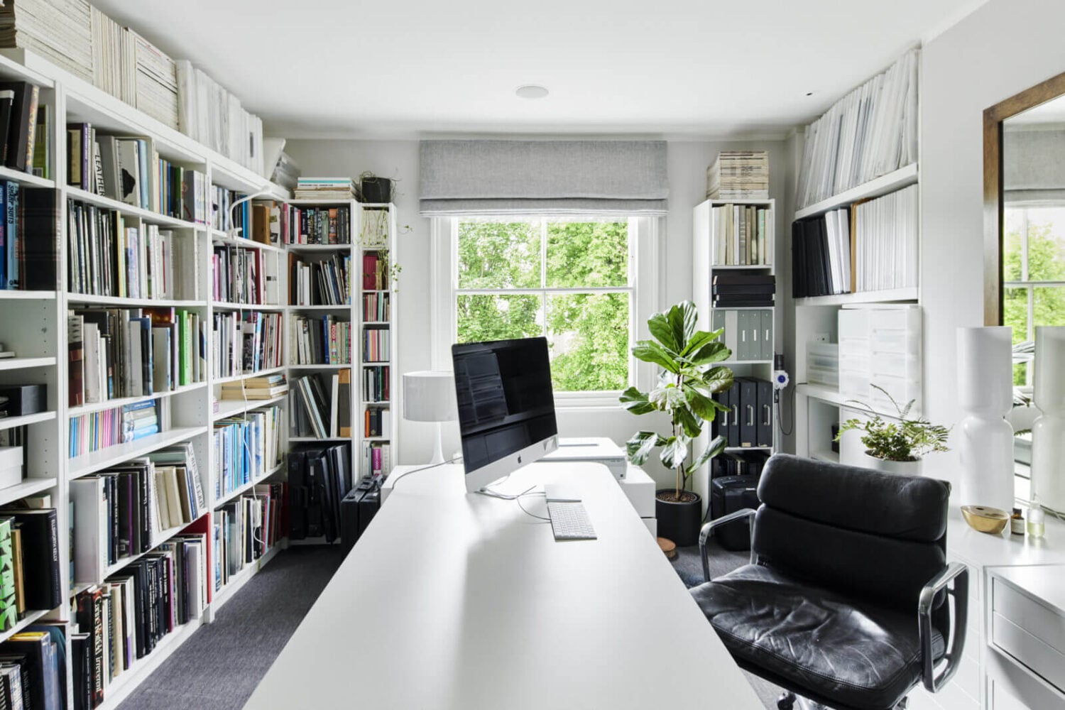 A Monochrome Victorian Townhouse in London 14 black-white-home-office-bookshelves-townhouse-london-nordroom