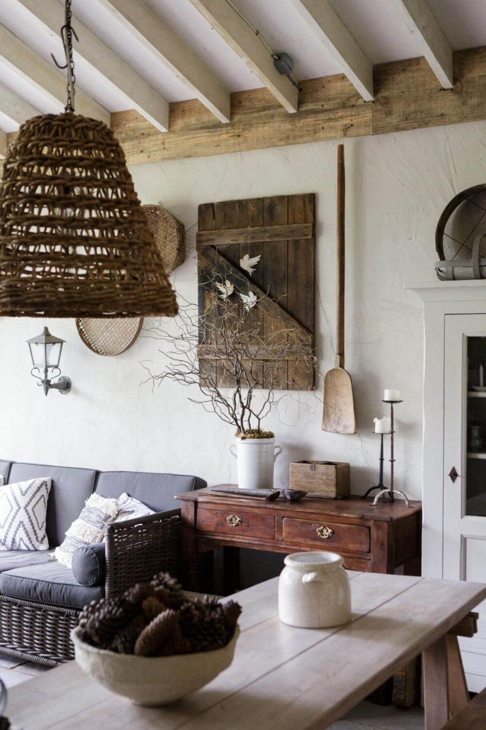 A Cozy Cottage-Style Country House with a Lovely Garden 27 boho-style-sitting-room-nordroom