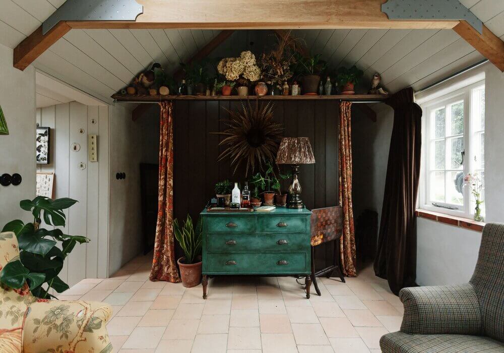 Spinks Nest: A Small Vintage Cottage in England 9 cottage-sitting-room-black-wall-exposed-beams-nordroom