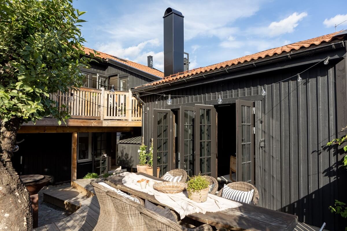 A Monochrome Nordic Home with Cozy Courtyard 21 courtyard-terrace-black-cladded-house-sweden-nordroom