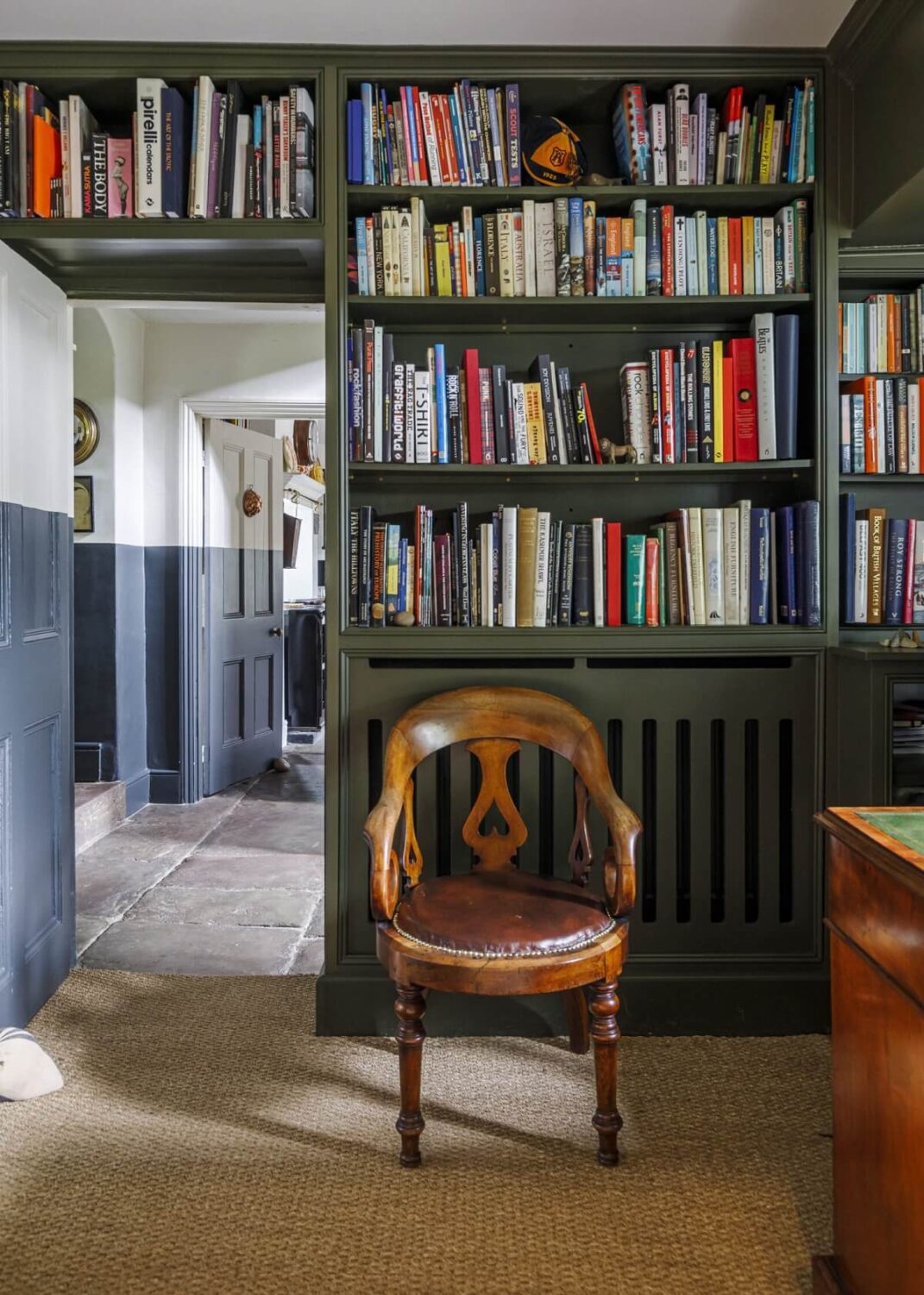 A Cozy Restored Country House in England 4 cozy-library-room-english-country-house-nordroom