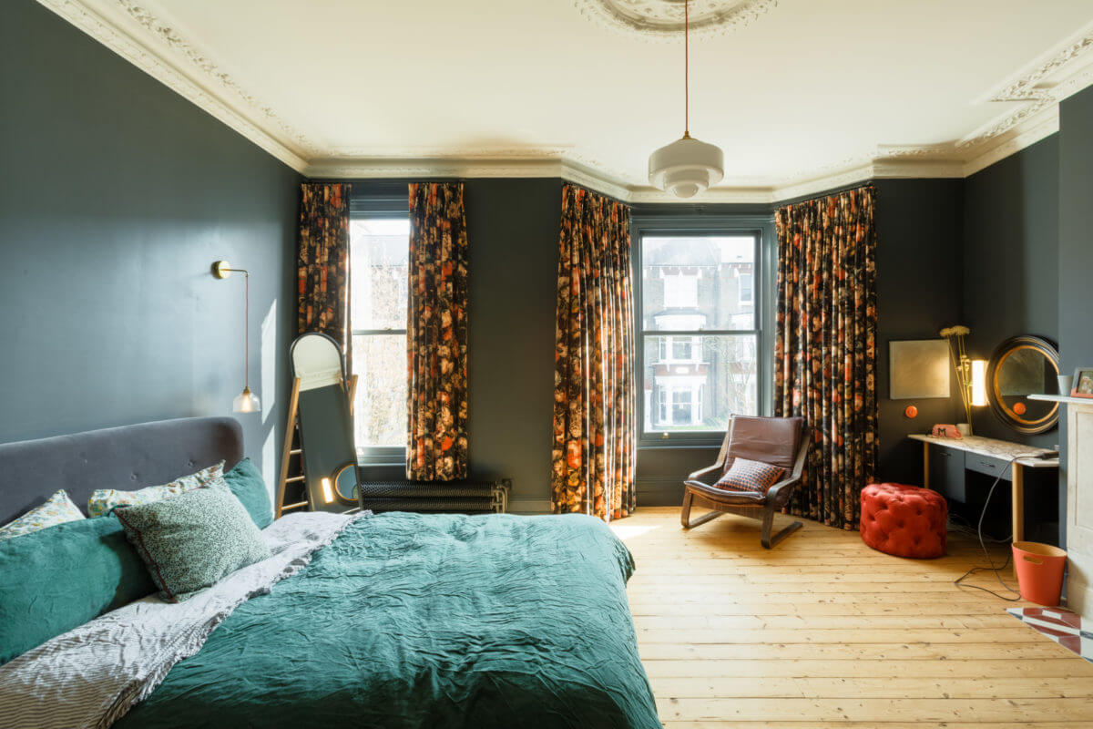 A Combination of Styles and Color in a London Townhouse 18 dark-blue-master-bedroom-vanity-table-townhouse-nordroom