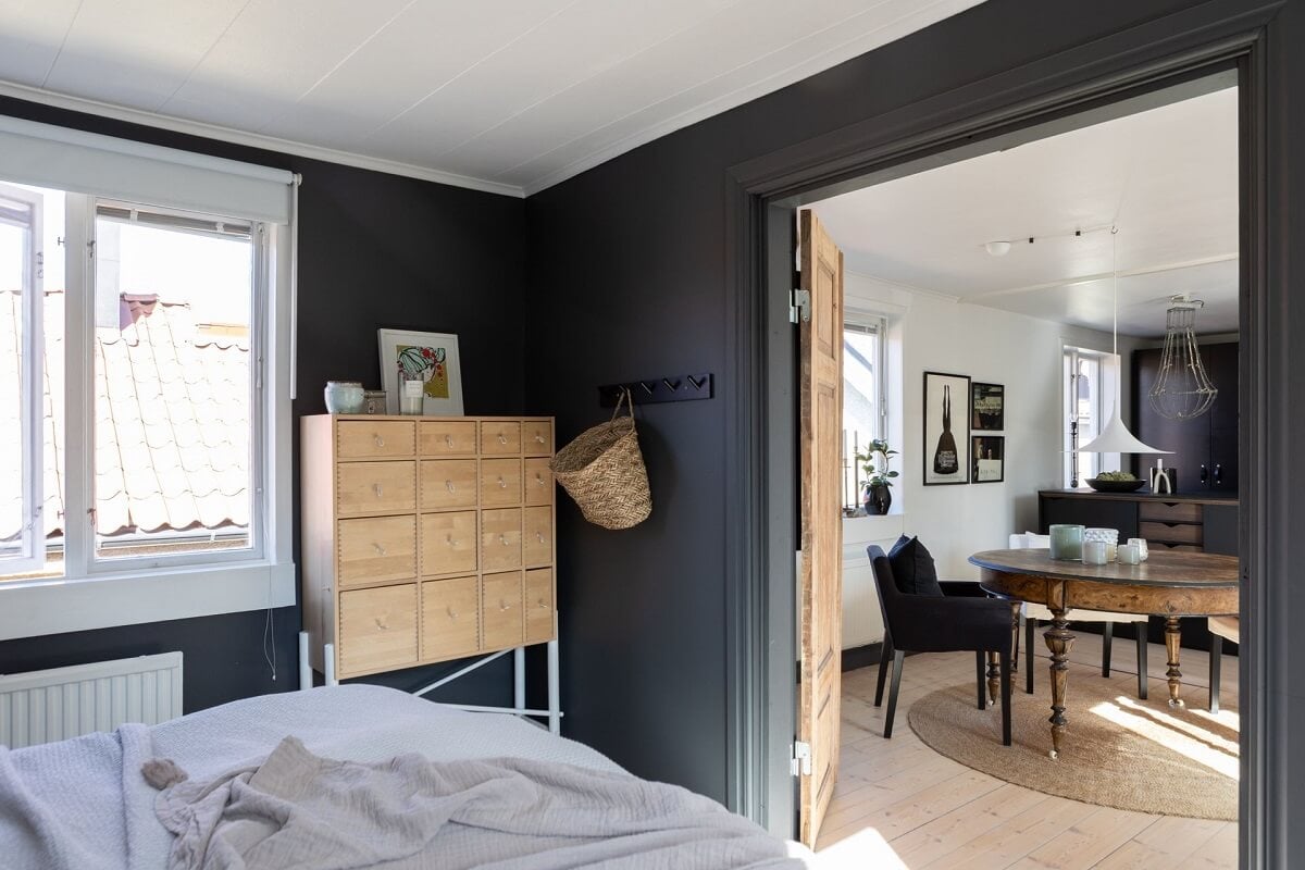 A Monochrome Nordic Home with Cozy Courtyard 11 dark-gray-bedroom-monochrome-nordic-home-nordroom