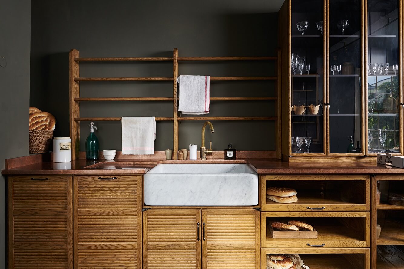 A Paint Job Transformed This deVOL Kitchen 16 devol-haberdasher-kitchen-dark-gray-walls-nordroom