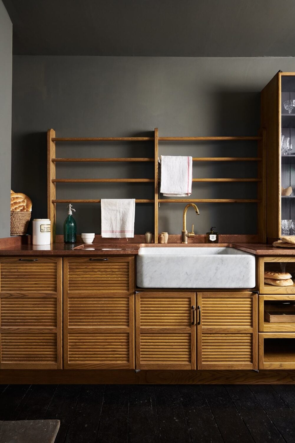 A Paint Job Transformed This deVOL Kitchen 15 devol-haberdasher-kitchen-farmhouse-sink-nordroom
