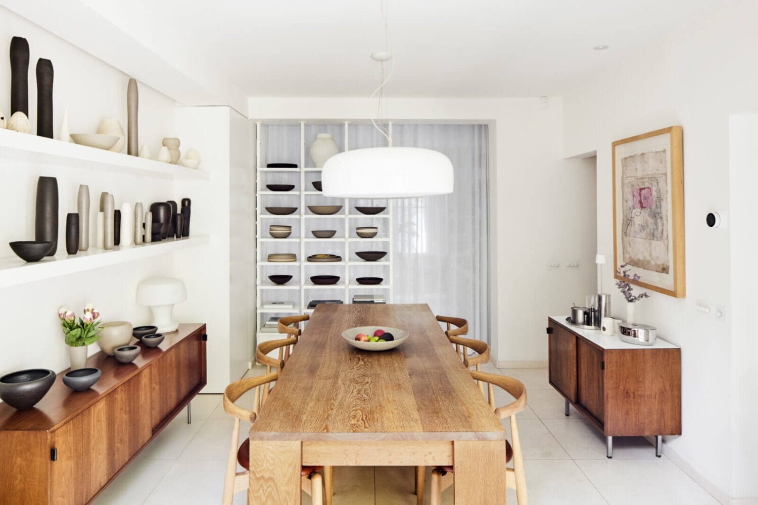 A Monochrome Victorian Townhouse in London 5 dining-room-wooden-table-studio-monochrome-home-london-nordroom