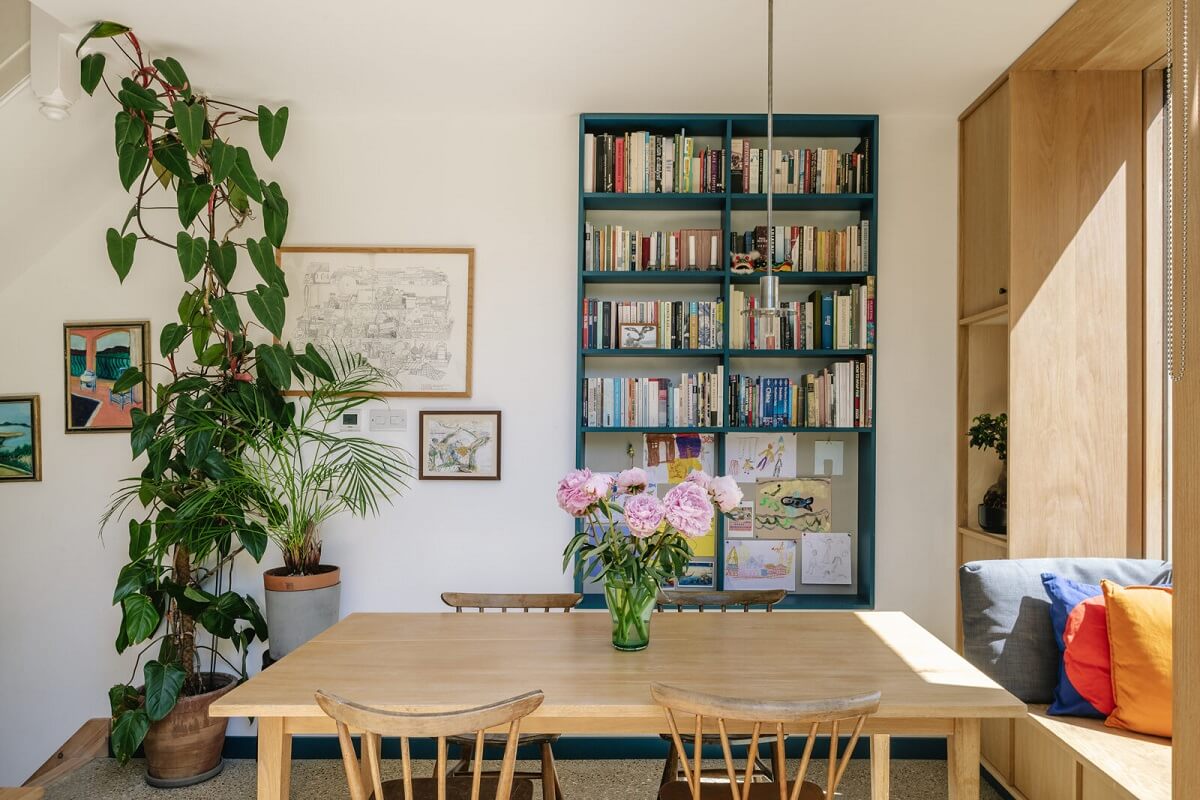 A London Townhouse with Blue Kitchen and Light Extension 6 dining-space-extension-bookcase-mordroom