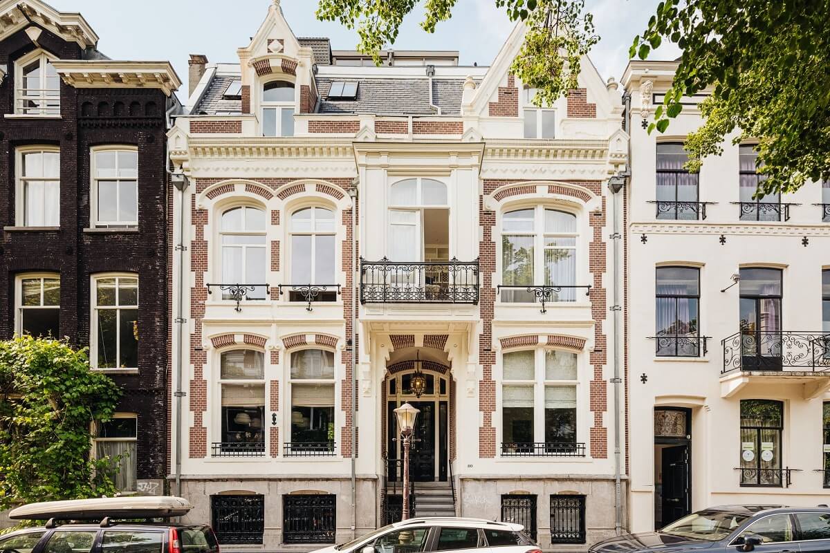 Light Gray Design Apartment in Amsterdam 28 exterior-amsterdam-townhouse-monochrome-apartment-nordroom