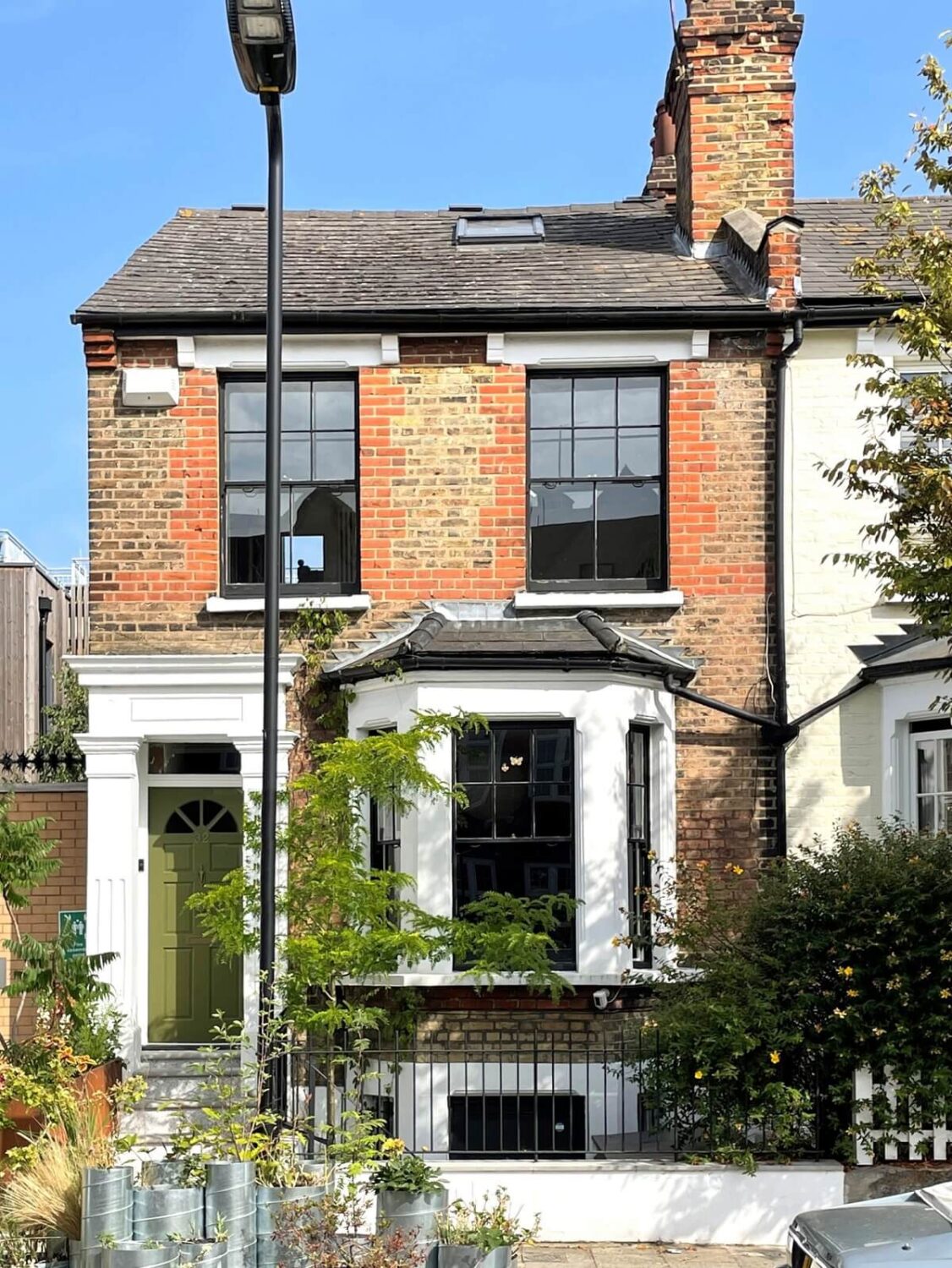 A London Townhouse with Blue Kitchen and Light Extension 18 exterior-london-townhouse-bay-window-nordroom