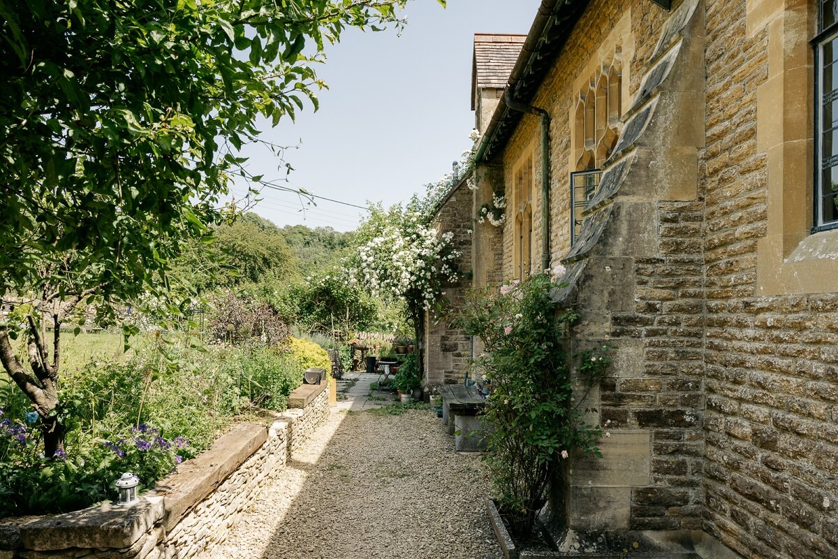 A Warm Church Conversion in England 21 garden-church-conversion-england-nordroom