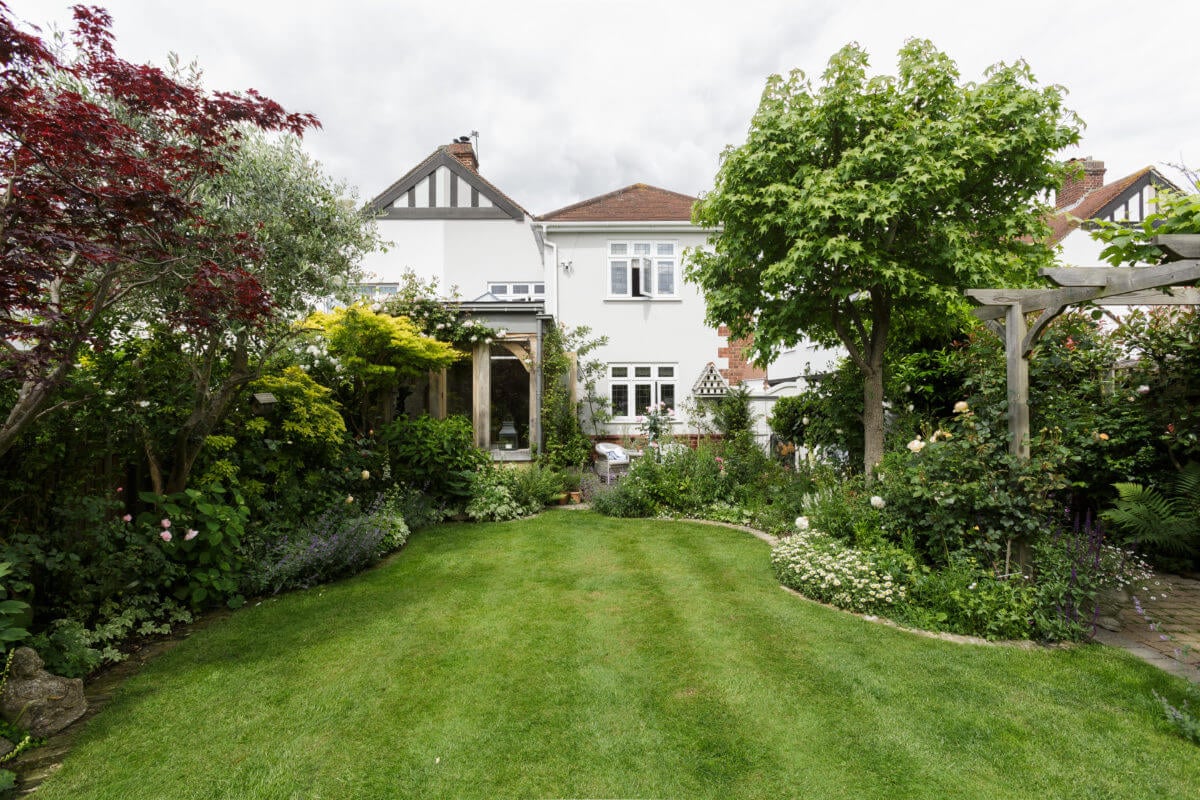 A Cozy Cottage-Style Country House with a Lovely Garden 38 garden-exterior-country-house-england-nordroom
