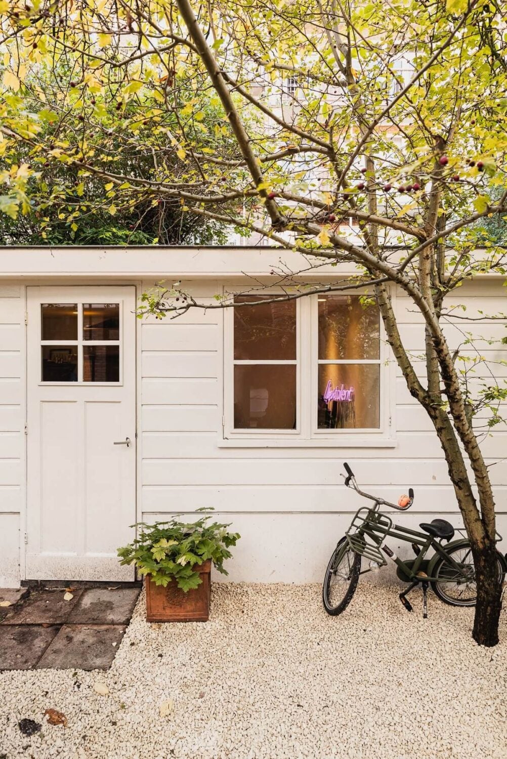 Color and Wallpaper in a Stylish Amsterdam Home 23 garden-house-amsterdam-townhouse-nordroom