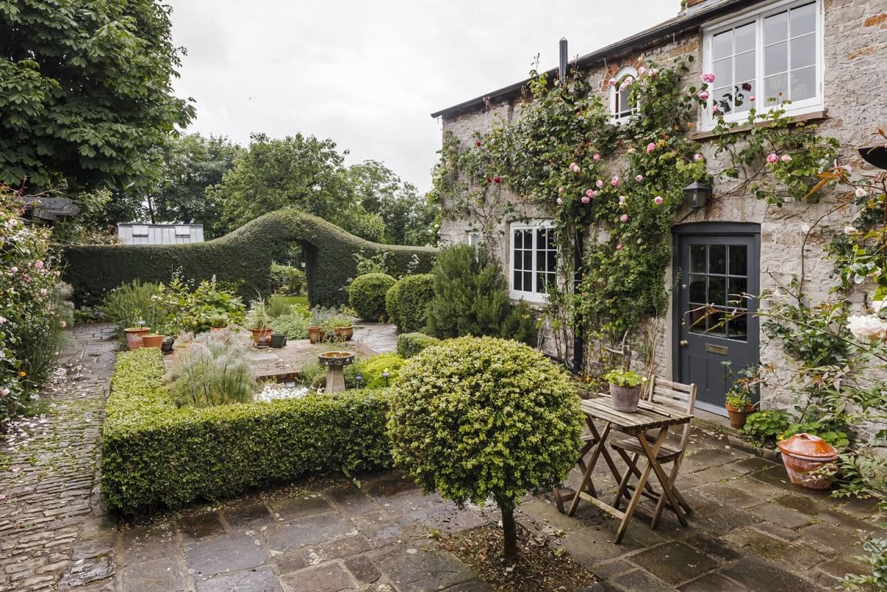 A Cozy Restored Country House in England 29 garden-old-vicarage-england-nordroom