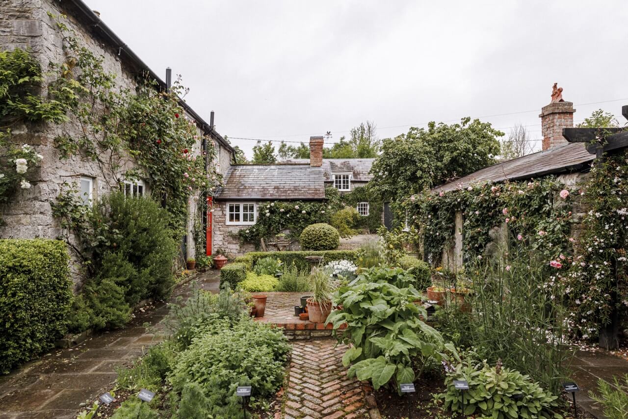 A Cozy Restored Country House in England 28 garden-restored-parsonage-england-nordroom